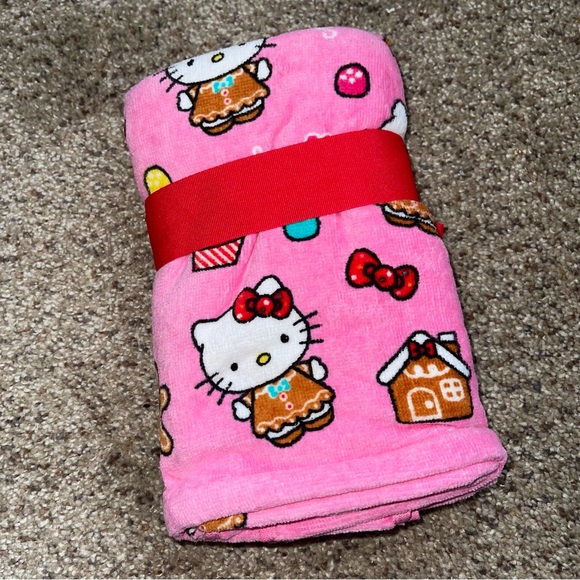 Hello Kitty Gingerbread Hand Towel Set - Picture 2 of 4